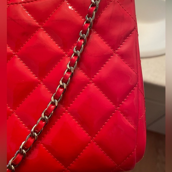 Red patent Chanel classic flap clutch with chain - Picture 7 of 16